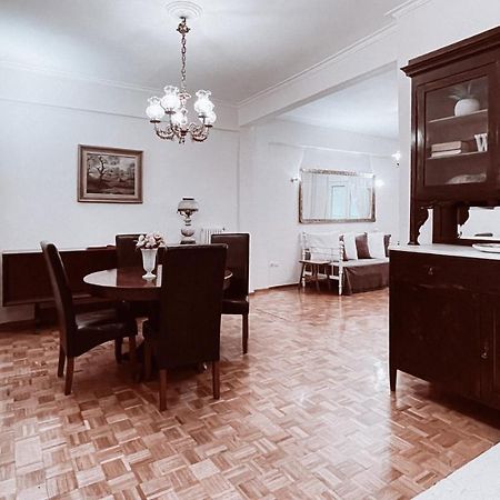 Vintage 2-Bedroom Apt In The Heart Of The City Atena Exterior foto