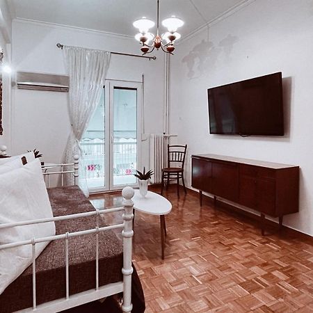 Vintage 2-Bedroom Apt In The Heart Of The City Atena Exterior foto
