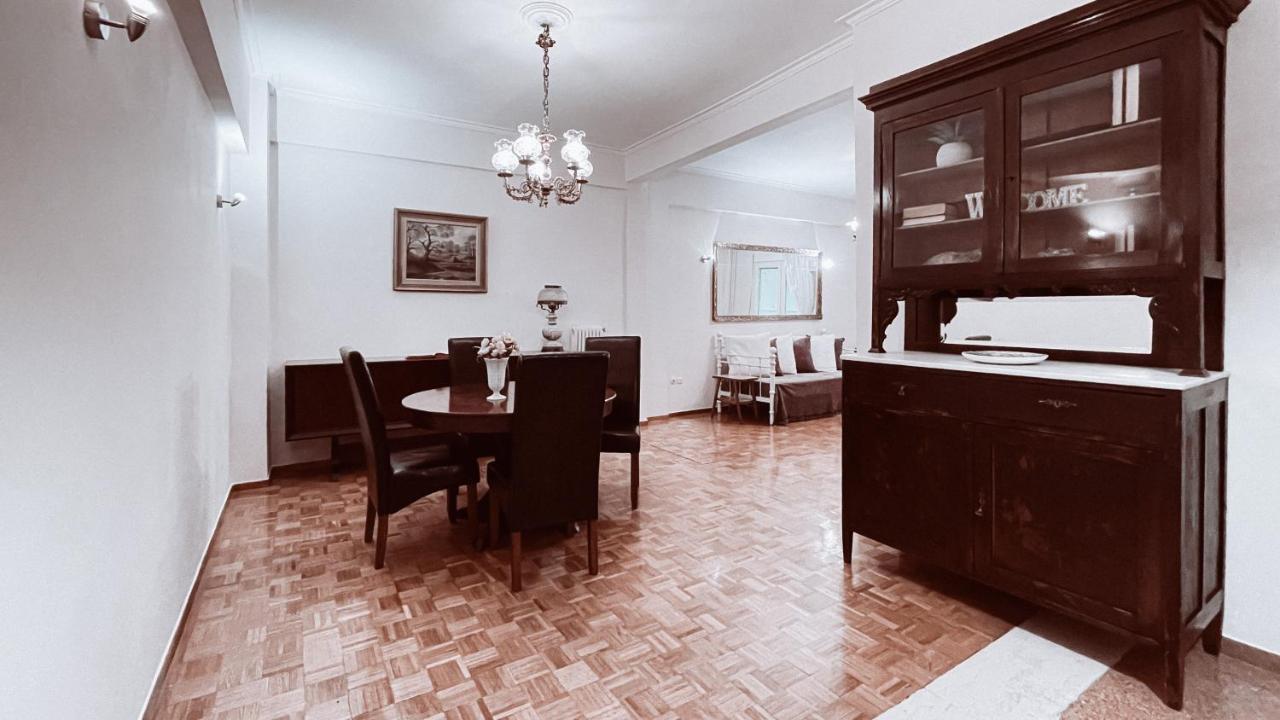 Vintage 2-Bedroom Apt In The Heart Of The City Atena Exterior foto