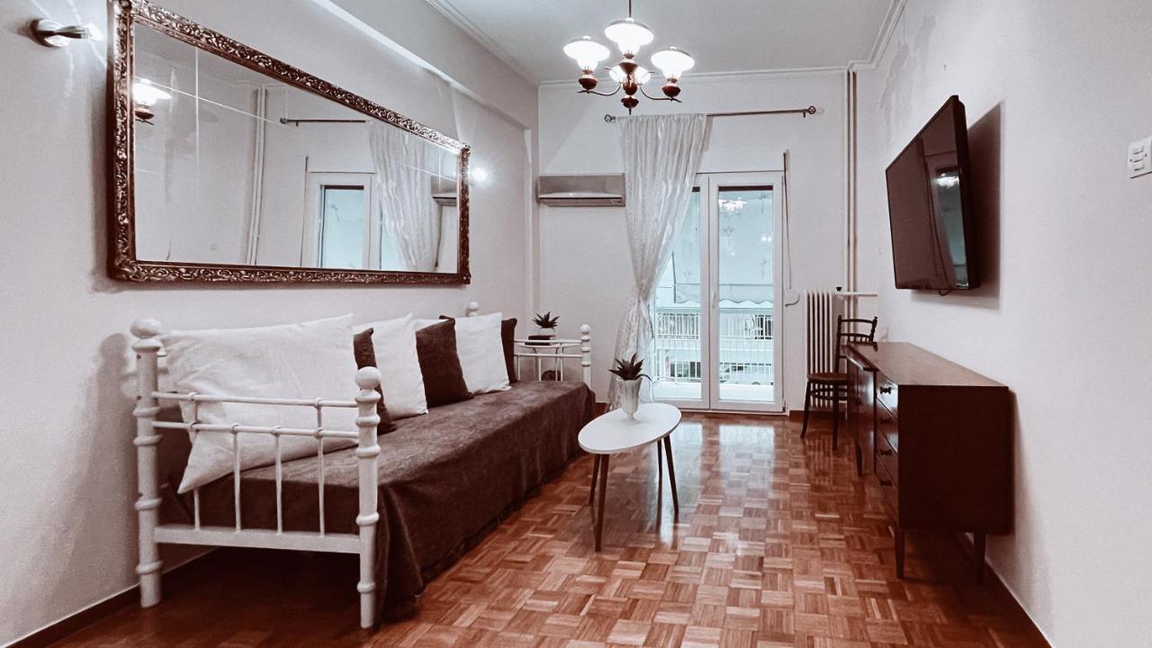Vintage 2-Bedroom Apt In The Heart Of The City Atena Exterior foto