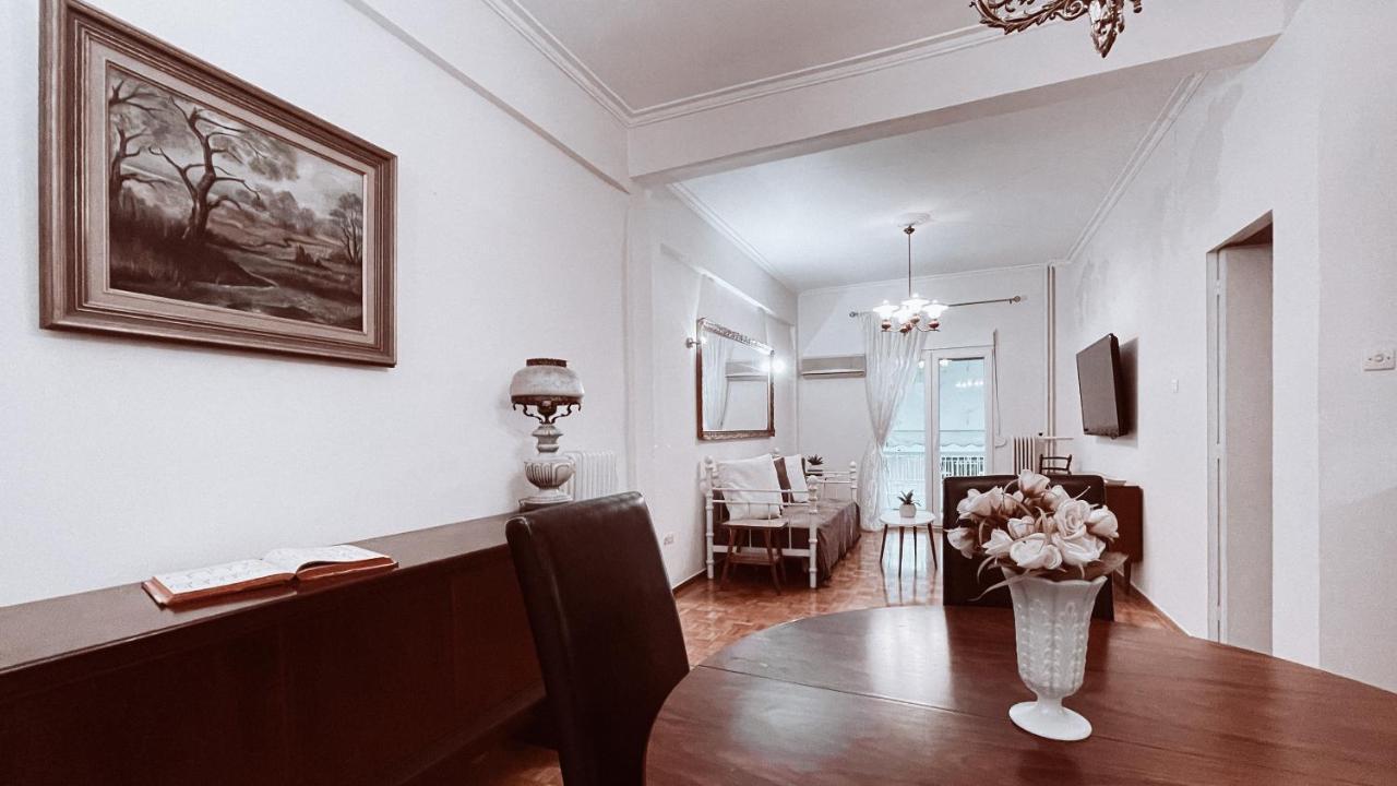 Vintage 2-Bedroom Apt In The Heart Of The City Atena Exterior foto