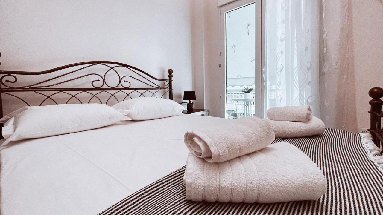 Vintage 2-Bedroom Apt In The Heart Of The City Atena Exterior foto