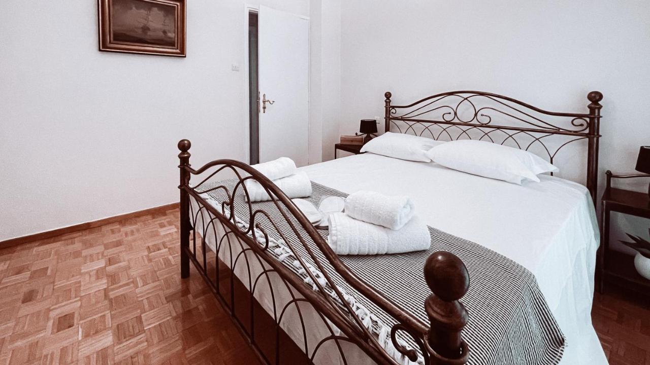 Vintage 2-Bedroom Apt In The Heart Of The City Atena Exterior foto