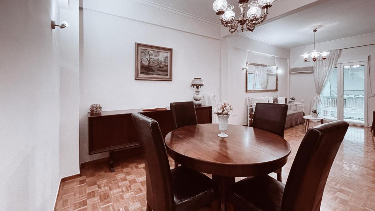 Vintage 2-Bedroom Apt In The Heart Of The City Atena Exterior foto