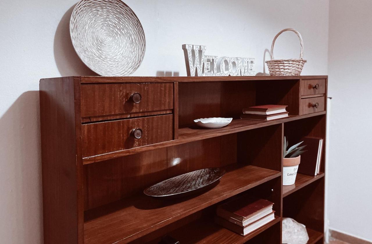 Vintage 2-Bedroom Apt In The Heart Of The City Atena Exterior foto
