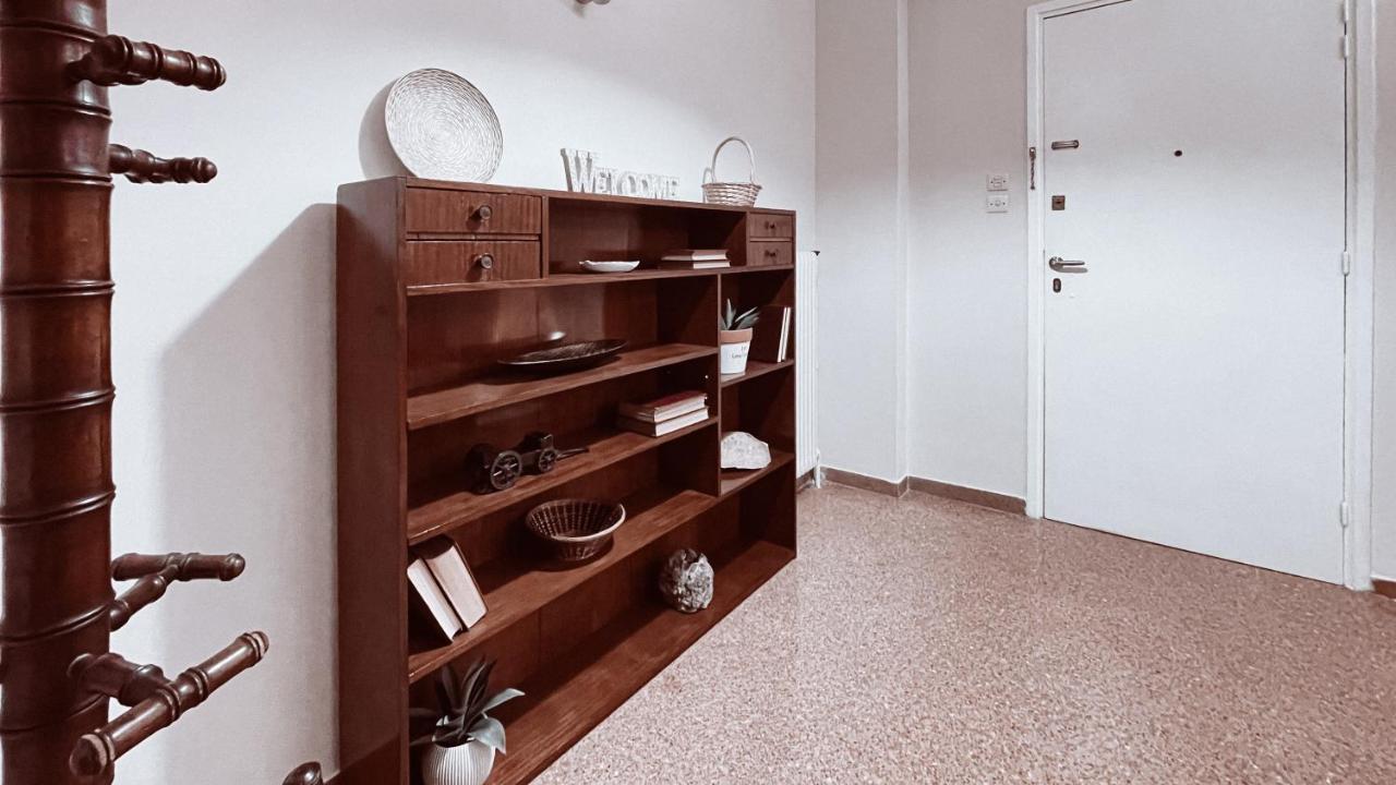 Vintage 2-Bedroom Apt In The Heart Of The City Atena Exterior foto