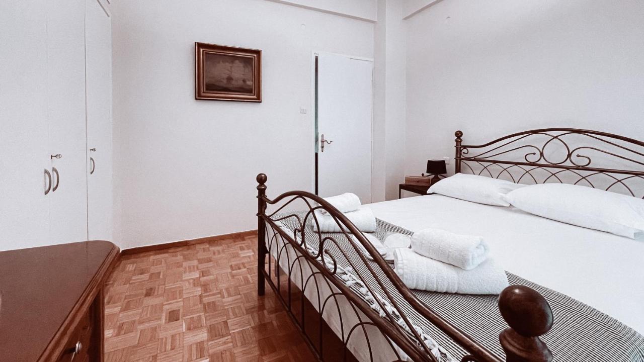 Vintage 2-Bedroom Apt In The Heart Of The City Atena Exterior foto