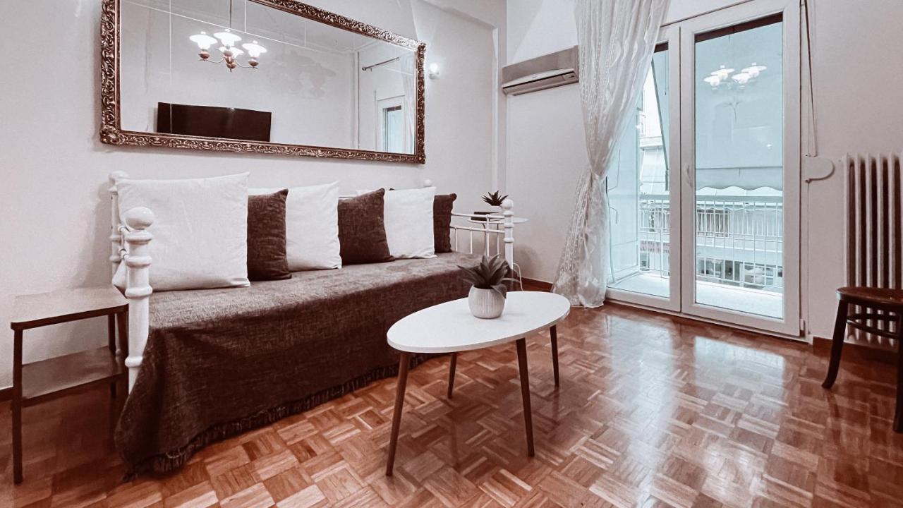 Vintage 2-Bedroom Apt In The Heart Of The City Atena Exterior foto