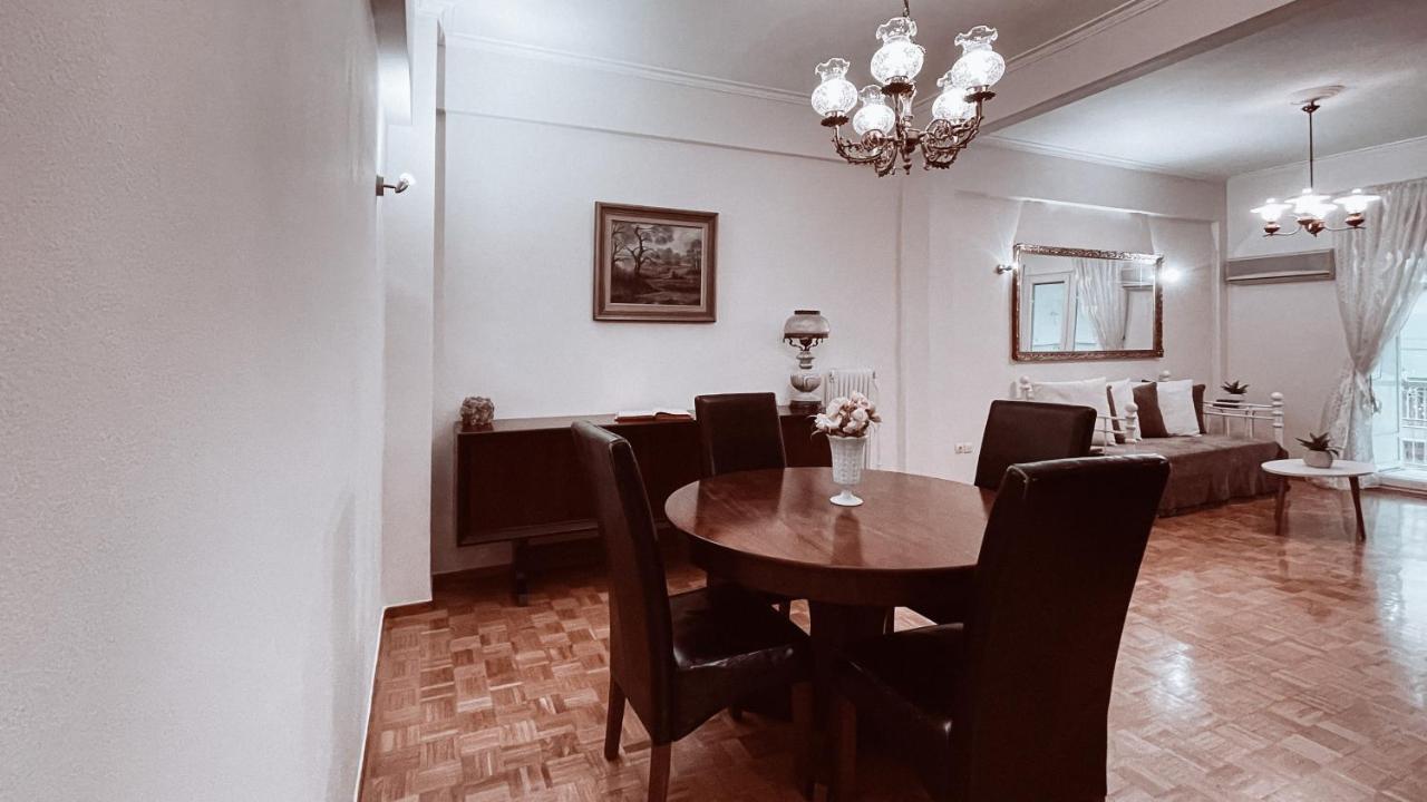 Vintage 2-Bedroom Apt In The Heart Of The City Atena Exterior foto