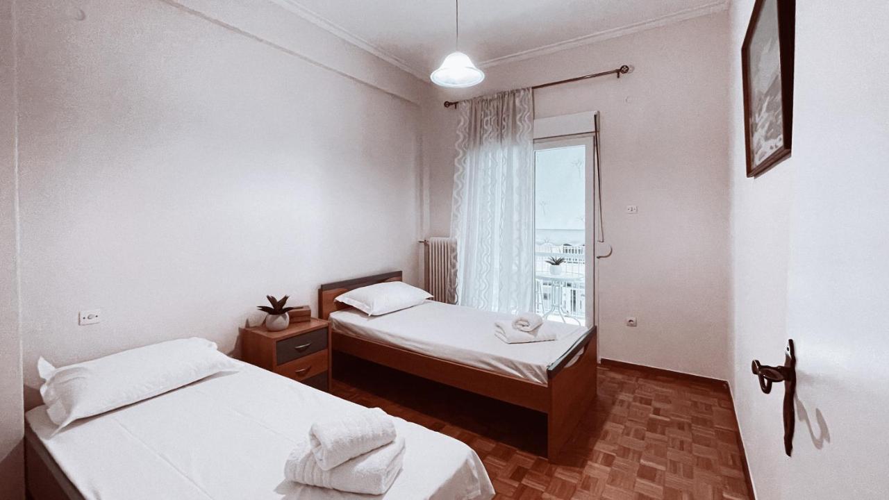 Vintage 2-Bedroom Apt In The Heart Of The City Atena Exterior foto